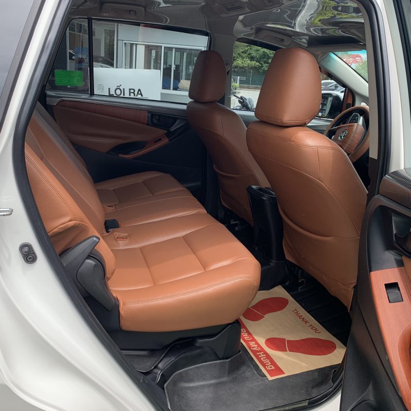 Toyota Innova 2.0E số sàn 2021 siêu lướt