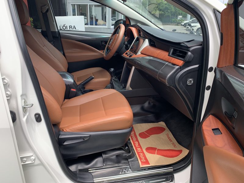 Toyota Innova 2.0E số sàn 2021 siêu lướt