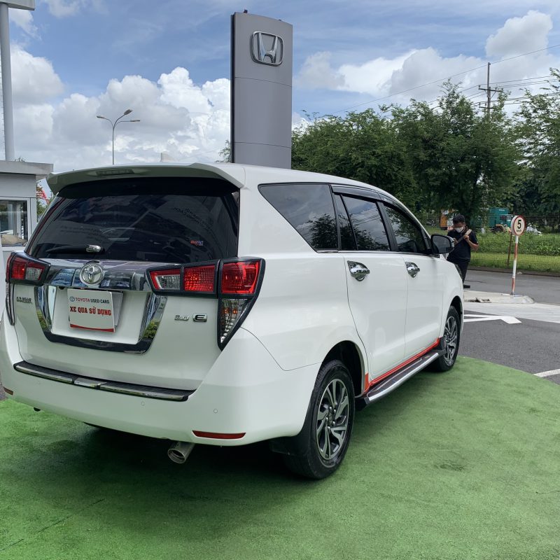 Toyota Innova 2.0E số sàn 2021 siêu lướt