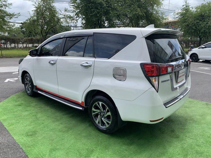 Toyota Innova 2.0E số sàn 2021 siêu lướt