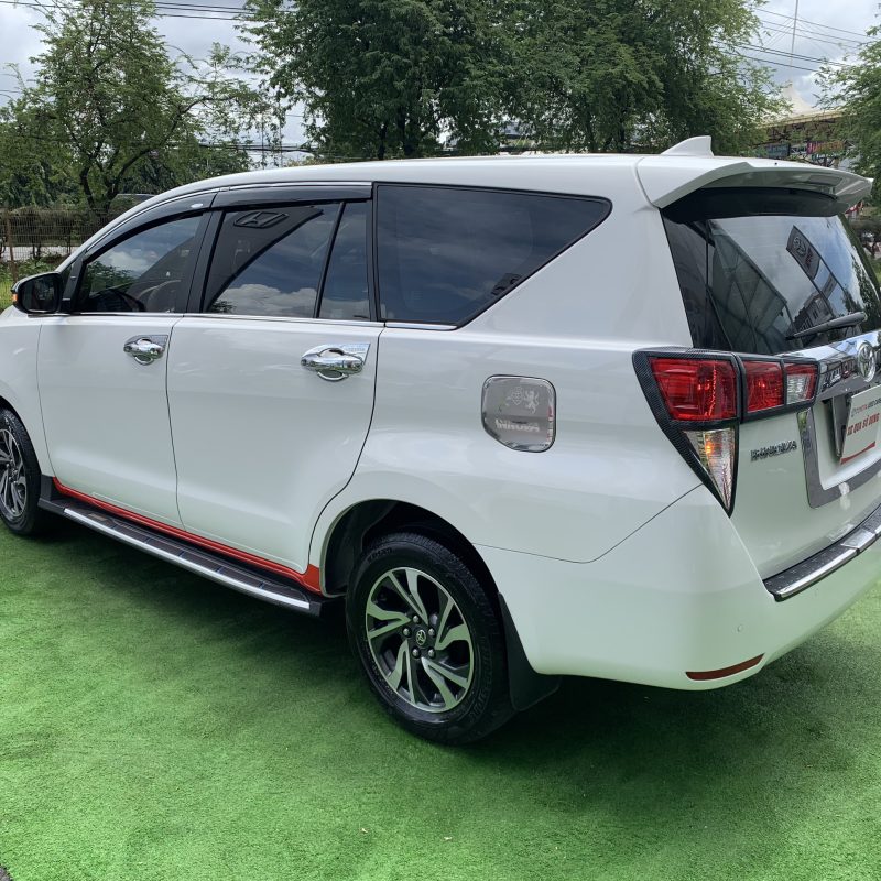 Toyota Innova 2.0E số sàn 2021 siêu lướt