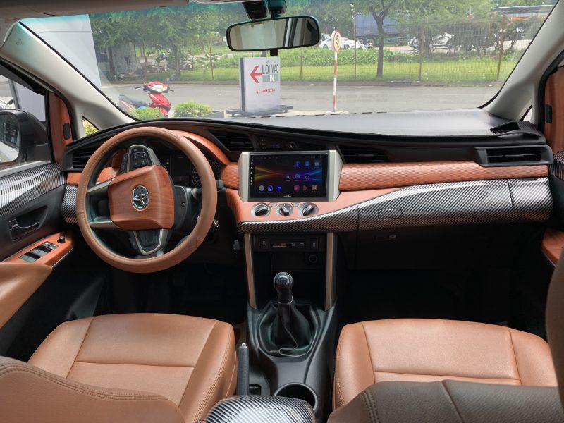 Toyota Innova 2.0E số sàn 2021 siêu lướt