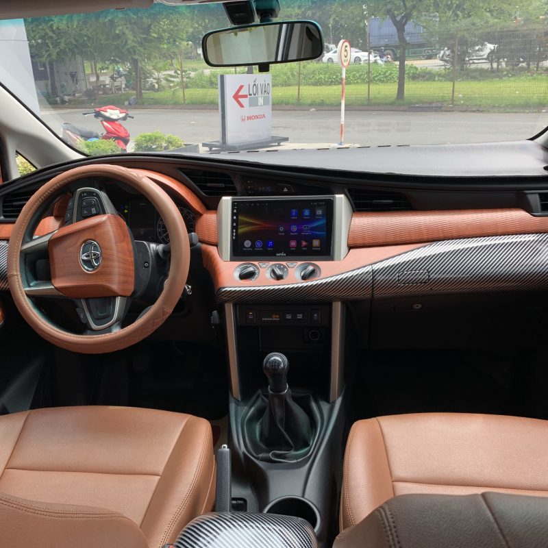 Toyota Innova 2.0E số sàn 2021 siêu lướt