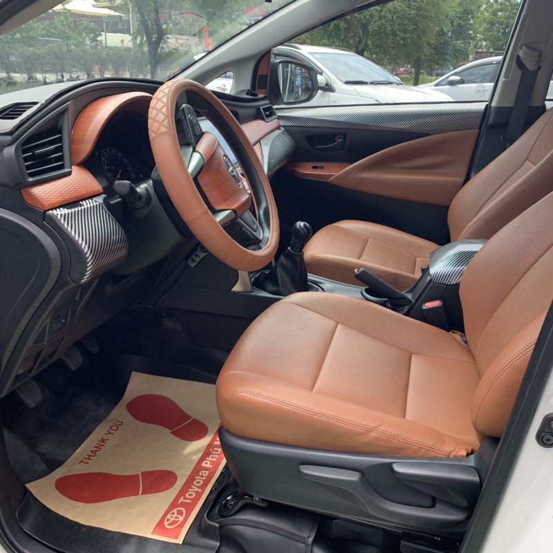 Toyota Innova 2.0E số sàn 2021 siêu lướt