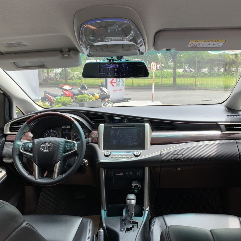 Toyota Innova 2.0 Venturer màu trắng ngọc trai siêu đẹp