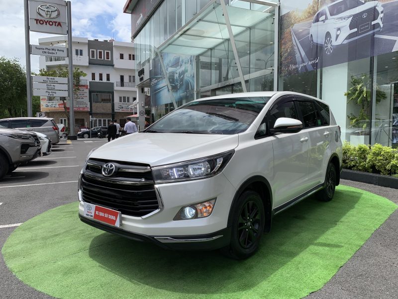 Toyota Innova 2.0 Venturer màu trắng ngọc trai siêu đẹp