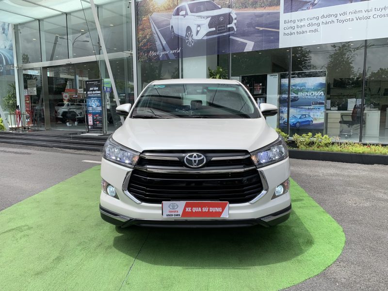 Toyota Innova 2.0 Venturer màu trắng ngọc trai siêu đẹp
