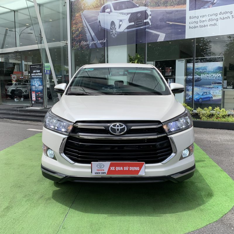 Toyota Innova 2.0 Venturer màu trắng ngọc trai siêu đẹp