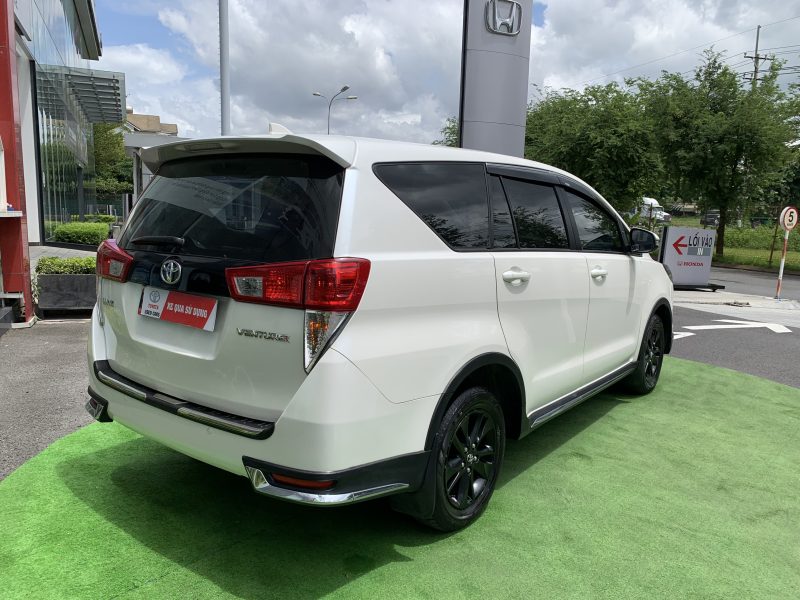Toyota Innova 2.0 Venturer màu trắng ngọc trai siêu đẹp