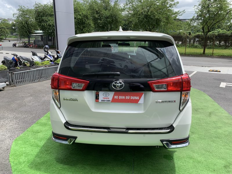 Toyota Innova 2.0 Venturer màu trắng ngọc trai siêu đẹp