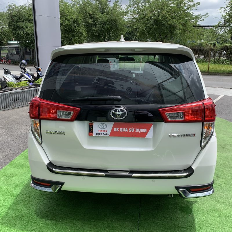 Toyota Innova 2.0 Venturer màu trắng ngọc trai siêu đẹp