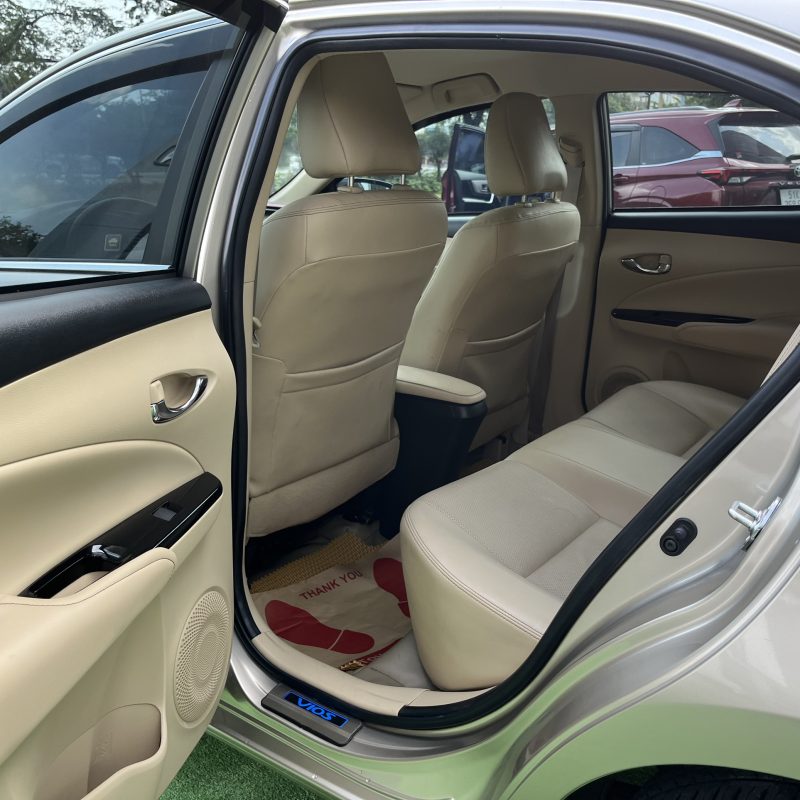 Toyota Vios G 2020 màu vàng cát giá tốt