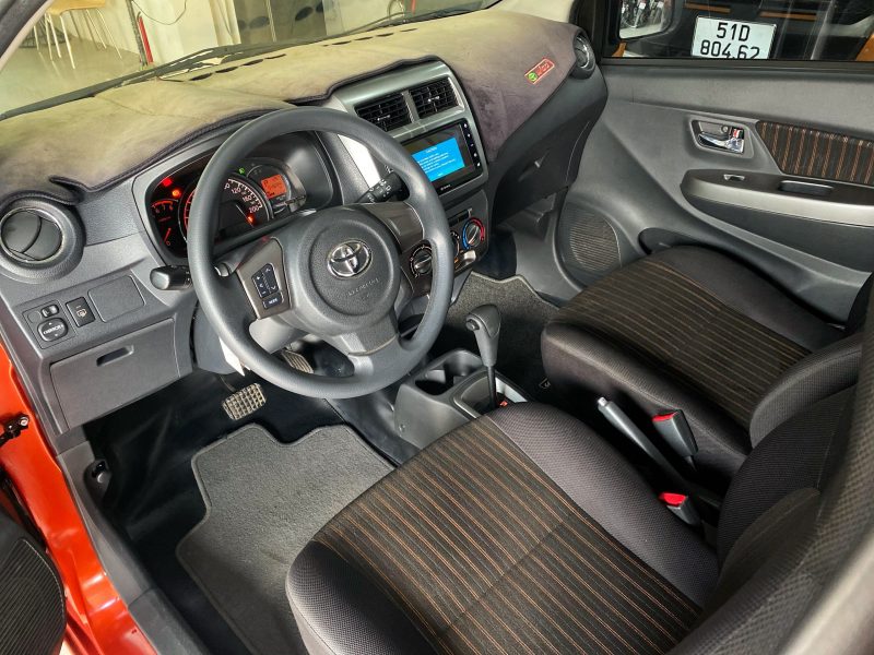 Toyota Wigo AT màu cam 2018 biển Sài Gòn giá tốt