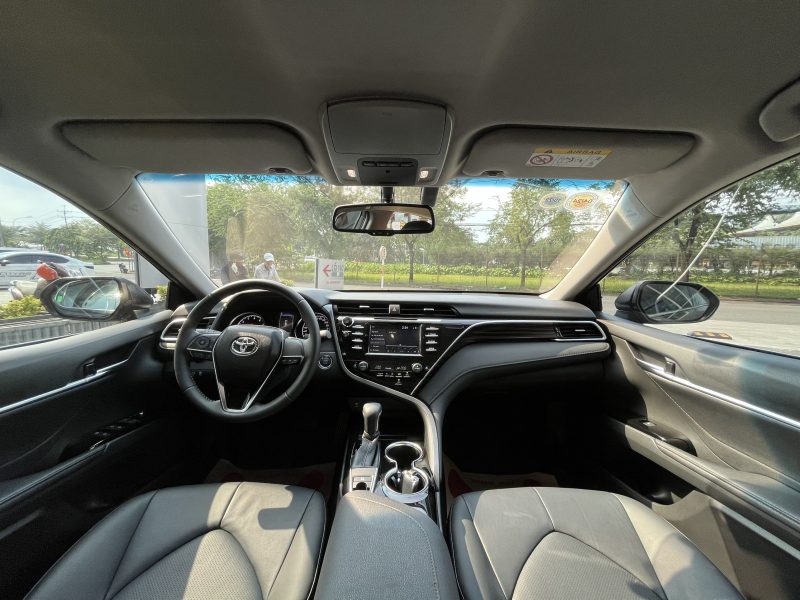 Toyota Camry 2.0 đời 2021 lướt giá tốt