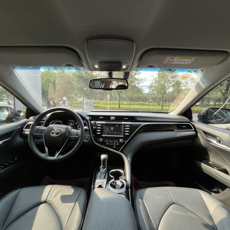 Toyota Camry 2.0 đời 2021 lướt giá tốt