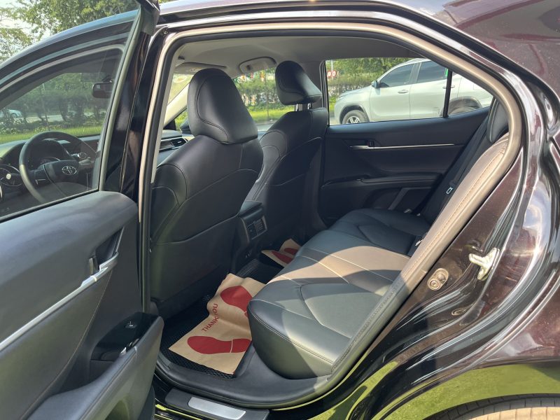 Toyota Camry 2.0 đời 2021 lướt giá tốt
