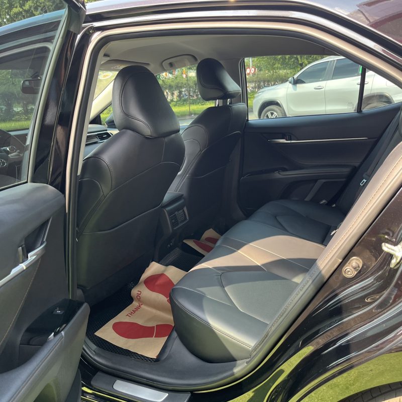 Toyota Camry 2.0 đời 2021 lướt giá tốt