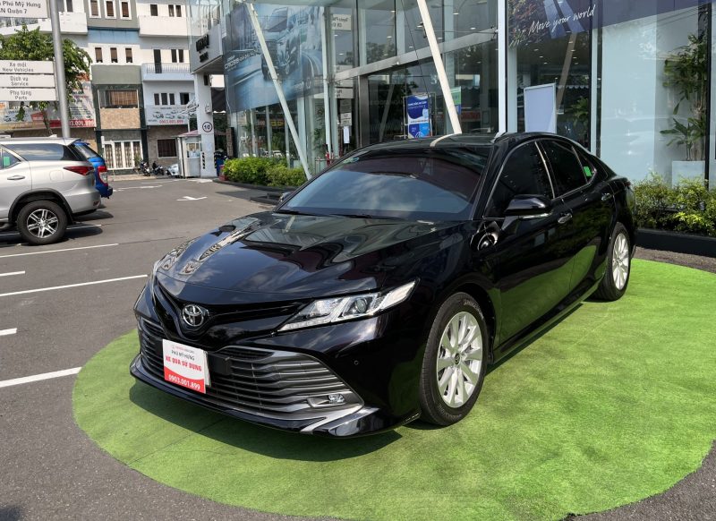 Toyota Camry 2.0 đời 2021 lướt giá tốt
