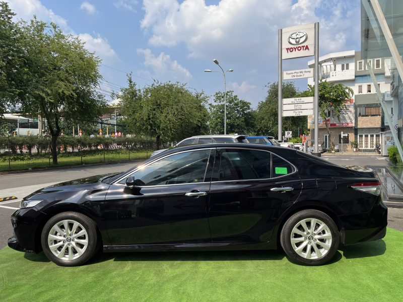 Toyota Camry 2.0 đời 2021 lướt giá tốt