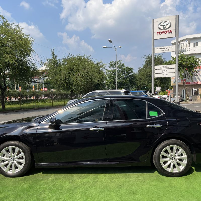 Toyota Camry 2.0 đời 2021 lướt giá tốt