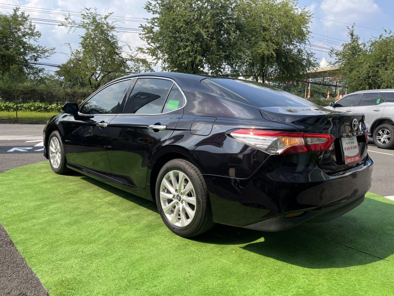 Toyota Camry 2.0 đời 2021 lướt giá tốt