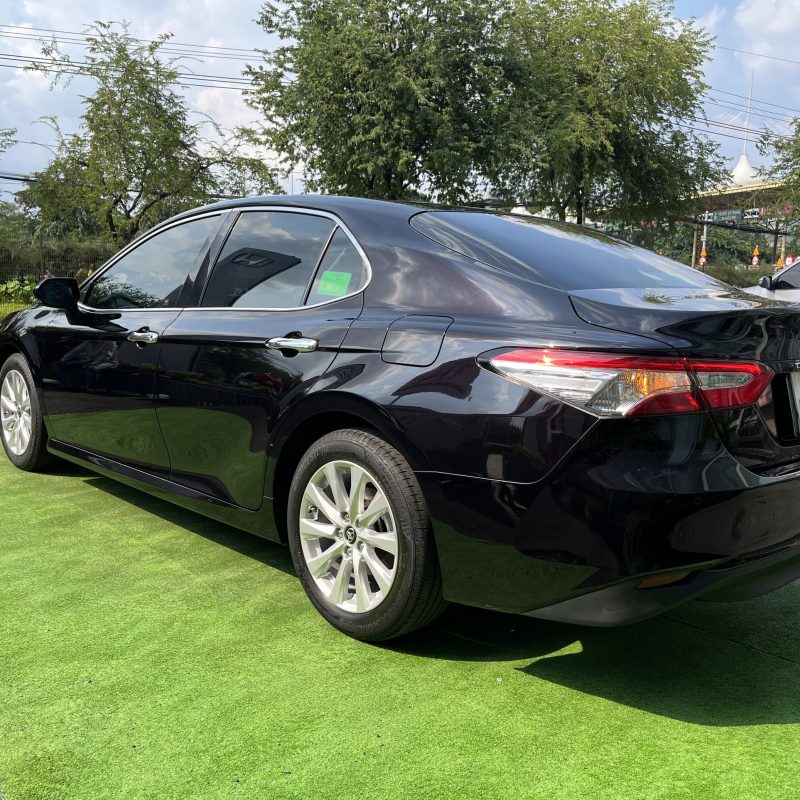 Toyota Camry 2.0 đời 2021 lướt giá tốt