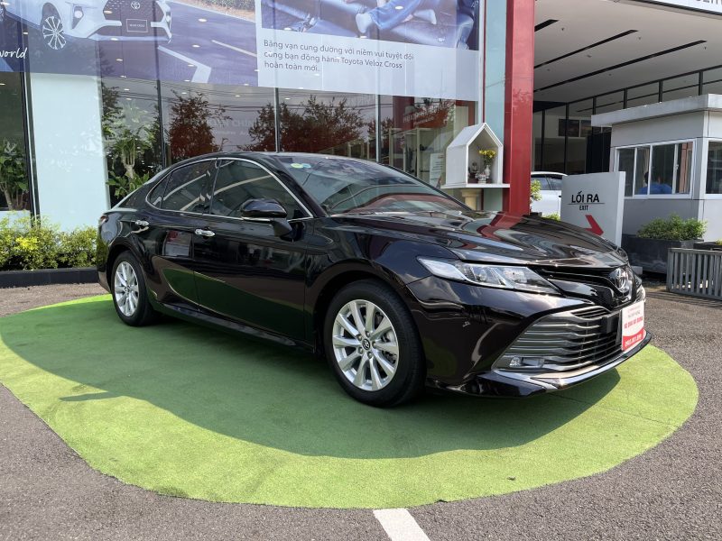Toyota Camry 2.0 đời 2021 lướt giá tốt
