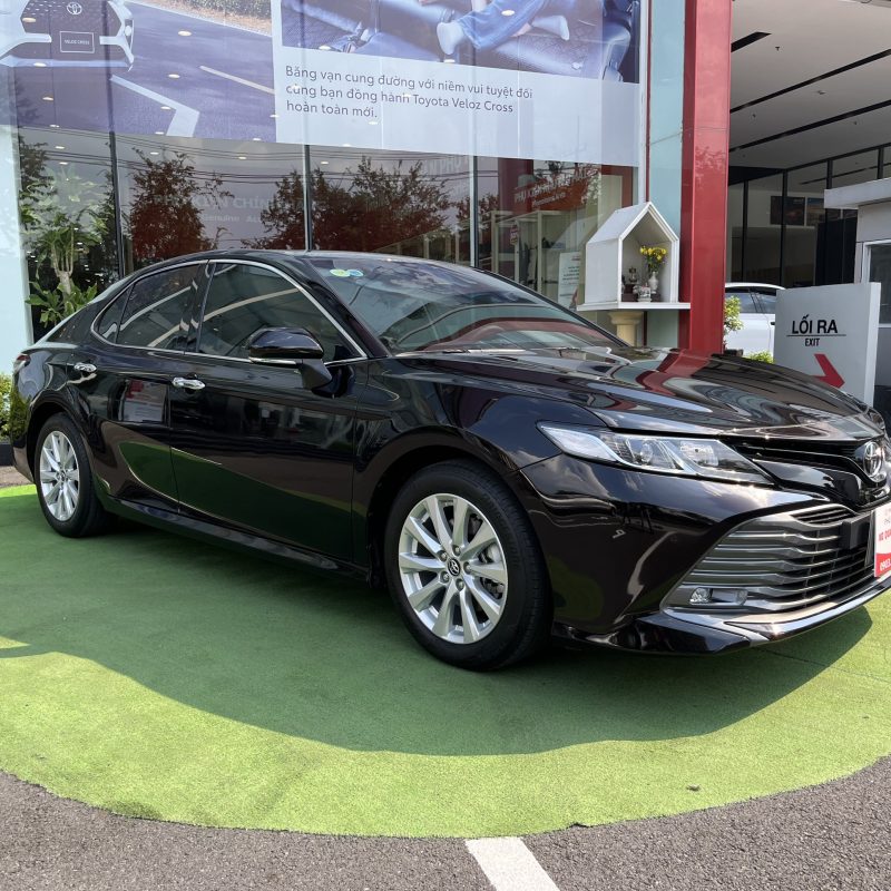 Toyota Camry 2.0 đời 2021 lướt giá tốt