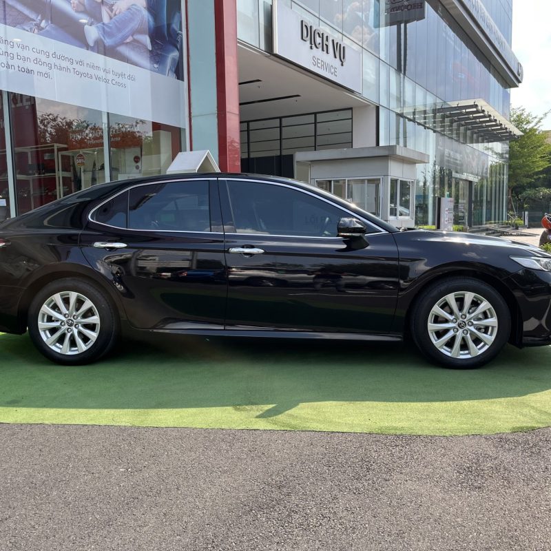 Toyota Camry 2.0 đời 2021 lướt giá tốt