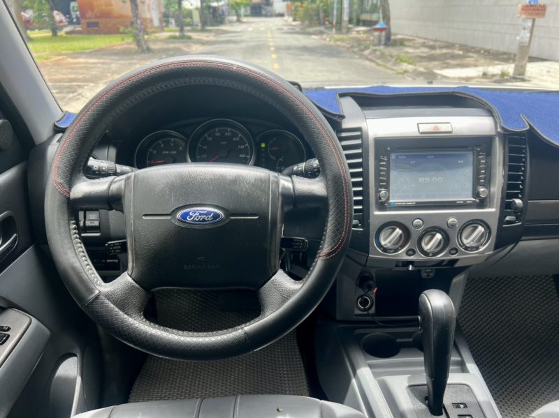 Ford Everest số tự động 2013 giá tốt