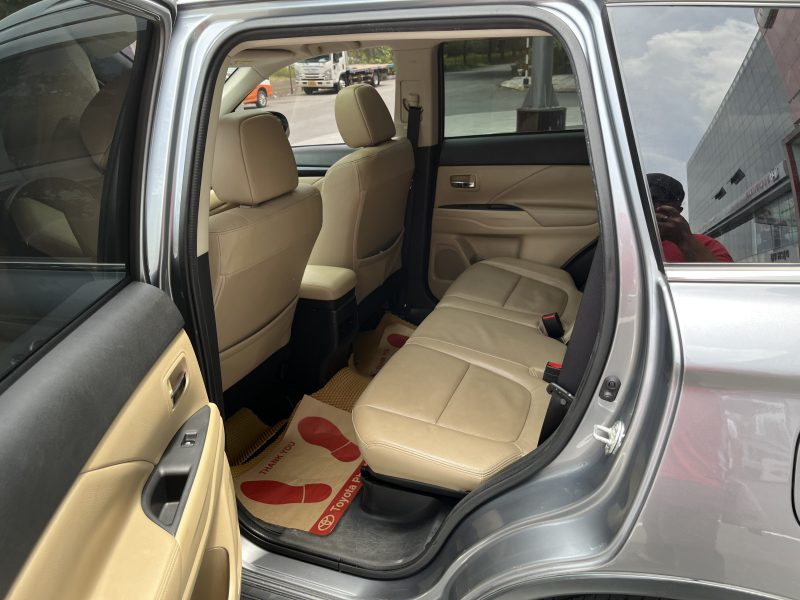 Mitsubishi Outlander Premium cũ 2018 giá tốt