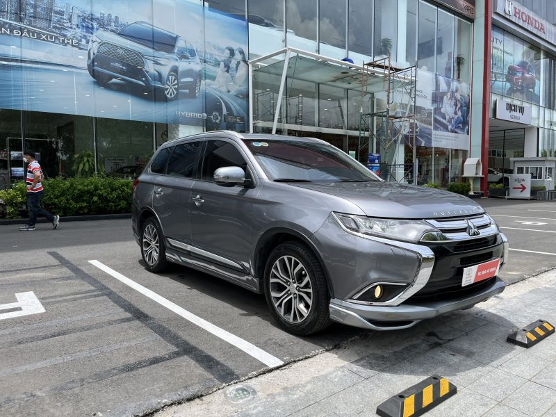 Mitsubishi Outlander Premium cũ 2018 giá tốt