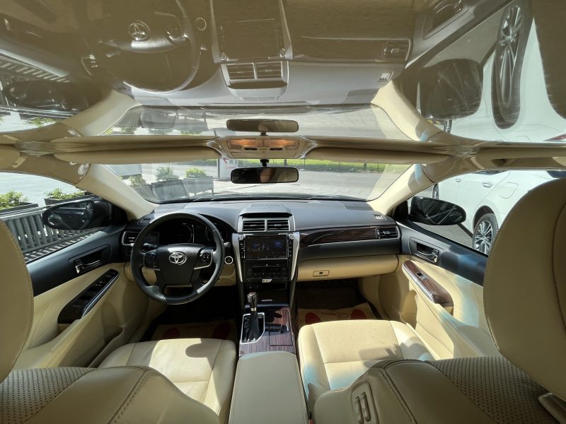 Toyota Camry 2.0E cũ 2018 giá tốt