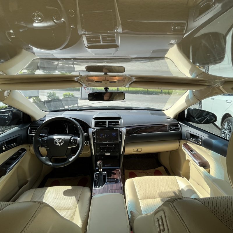 Toyota Camry 2.0E cũ 2018 giá tốt