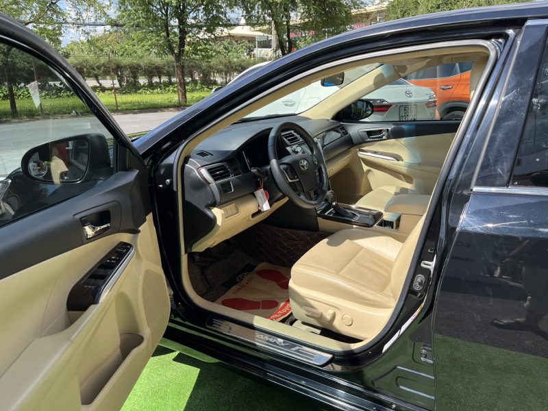 Toyota Camry 2.0E cũ 2018 giá tốt