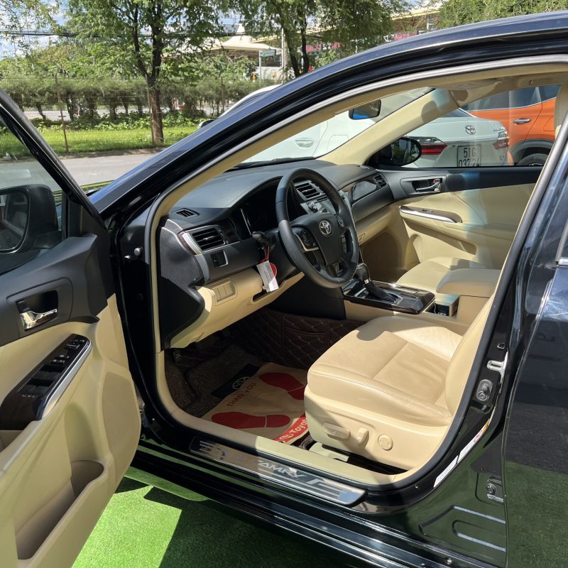Toyota Camry 2.0E cũ 2018 giá tốt