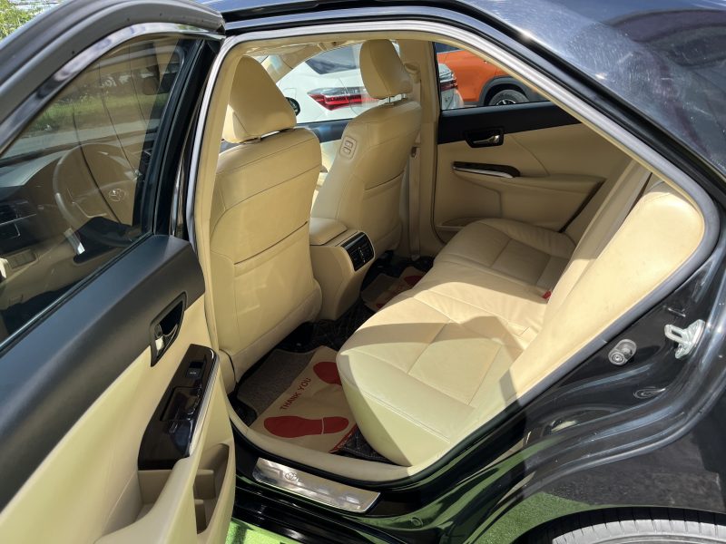 Toyota Camry 2.0E cũ 2018 giá tốt