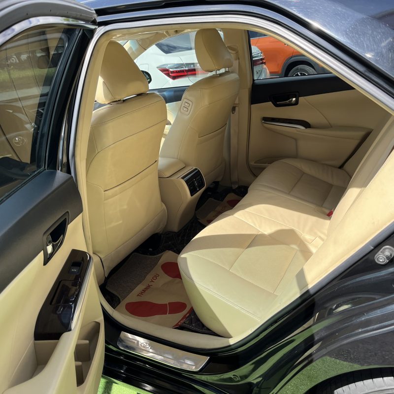 Toyota Camry 2.0E cũ 2018 giá tốt