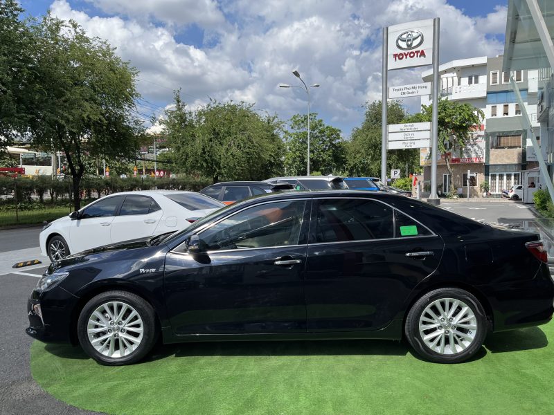 Toyota Camry 2.0E cũ 2018 giá tốt