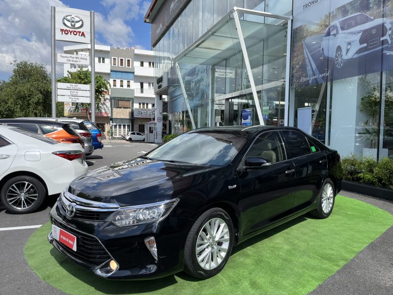 Toyota Camry 2.0E cũ 2018 giá tốt