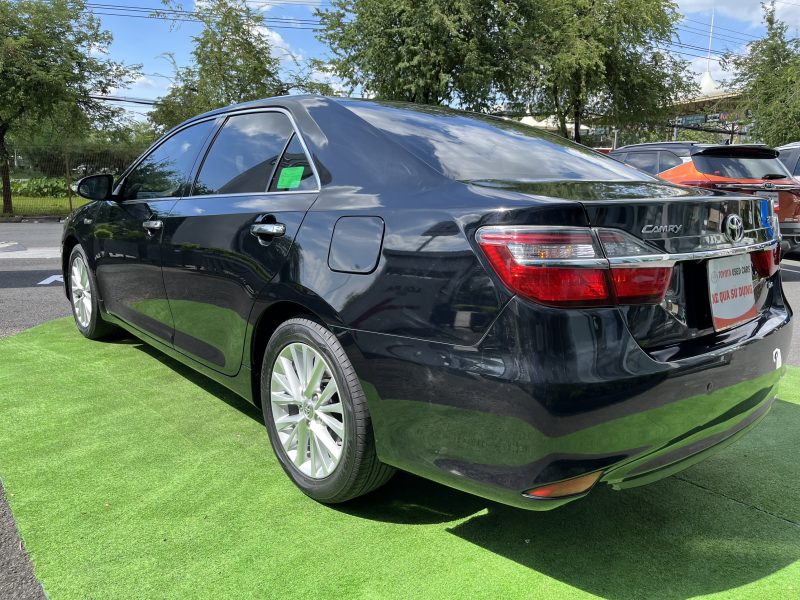 Toyota Camry 2.0E cũ 2018 giá tốt