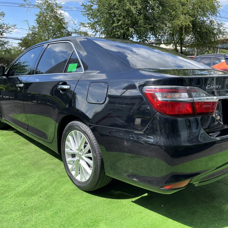 Toyota Camry 2.0E cũ 2018 giá tốt
