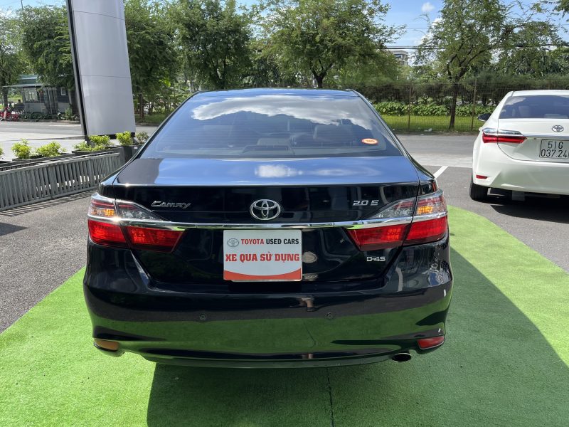 Toyota Camry 2.0E cũ 2018 giá tốt