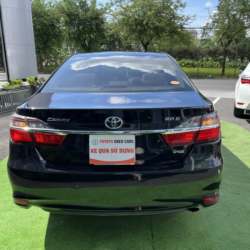 Toyota Camry 2.0E cũ 2018 giá tốt