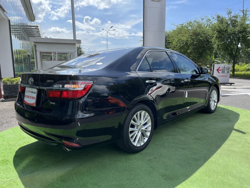 Toyota Camry 2.0E cũ 2018 giá tốt