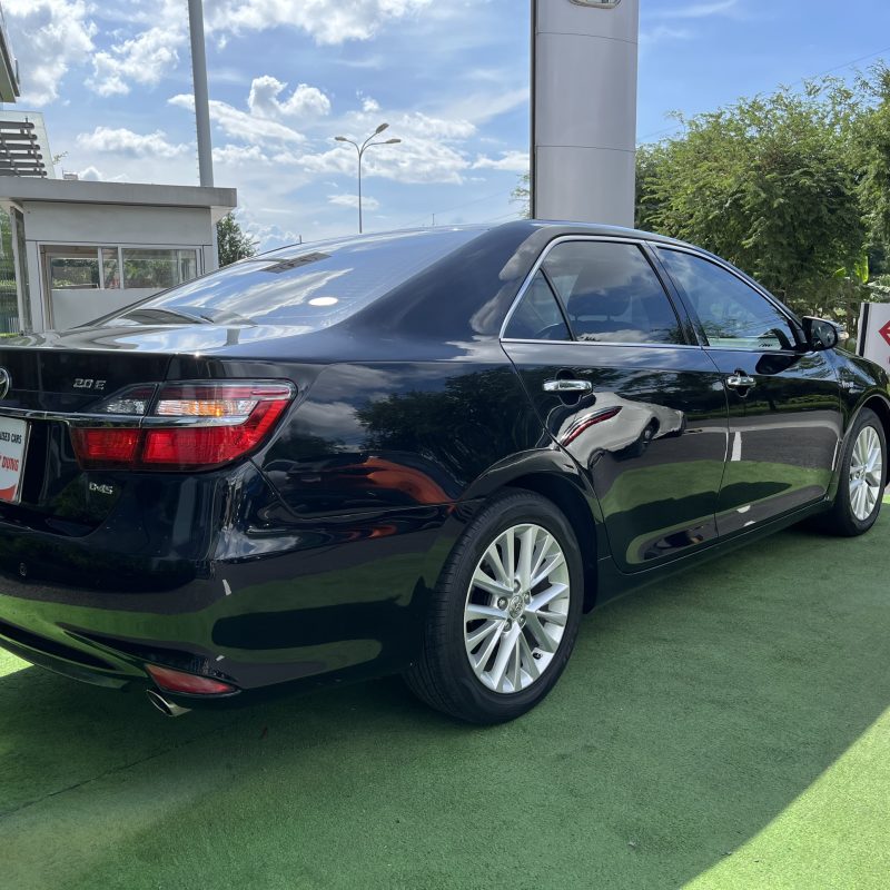 Toyota Camry 2.0E cũ 2018 giá tốt
