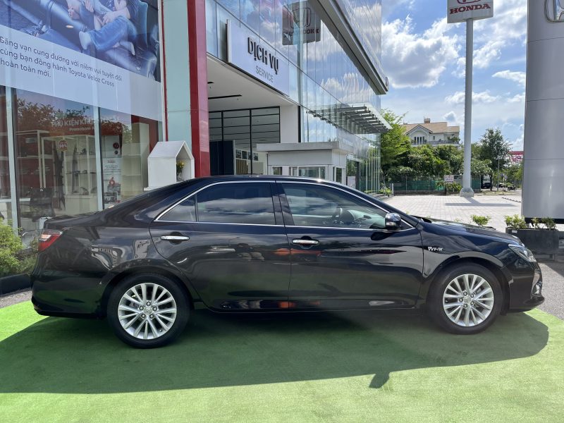 Toyota Camry 2.0E cũ 2018 giá tốt