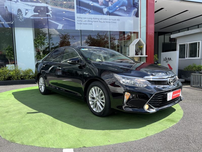 Toyota Camry 2.0E cũ 2018 giá tốt