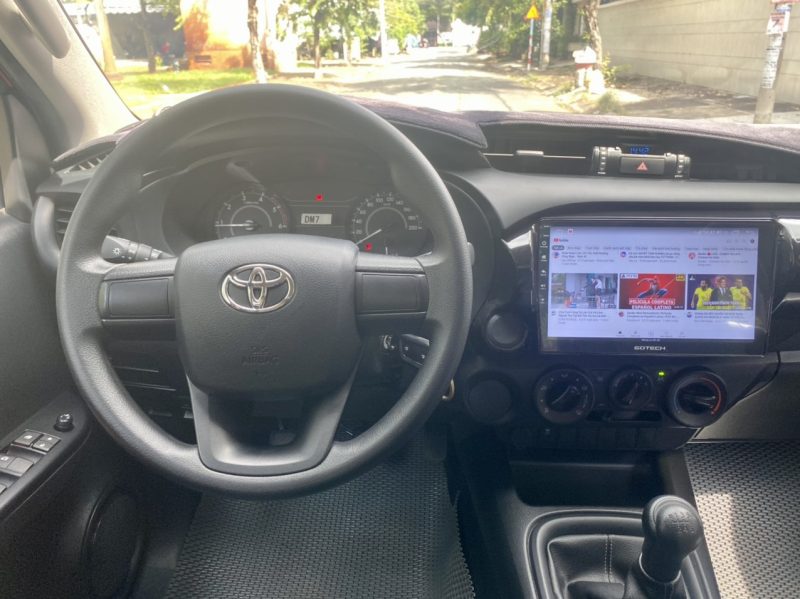 Toyota Hilux số sàn 2021 xe lướt giá tốt