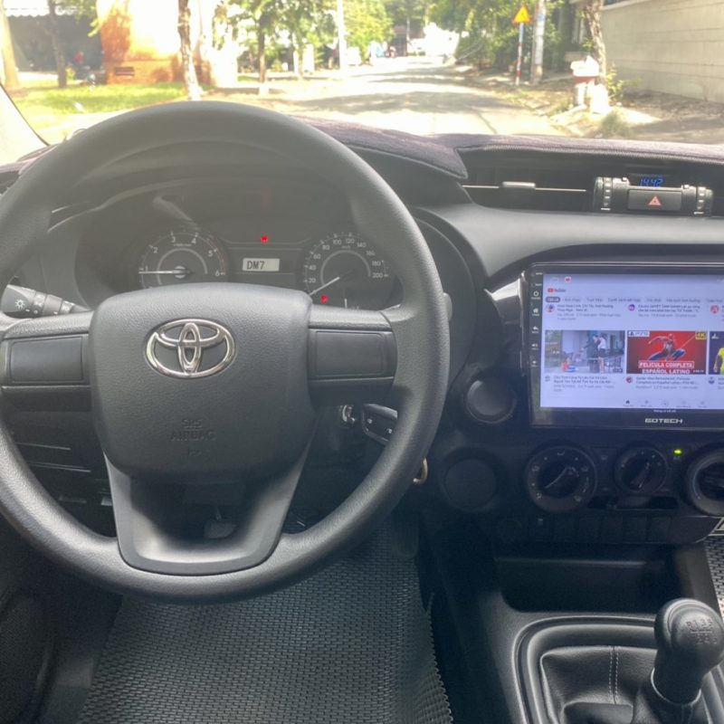 Toyota Hilux số sàn 2021 xe lướt giá tốt